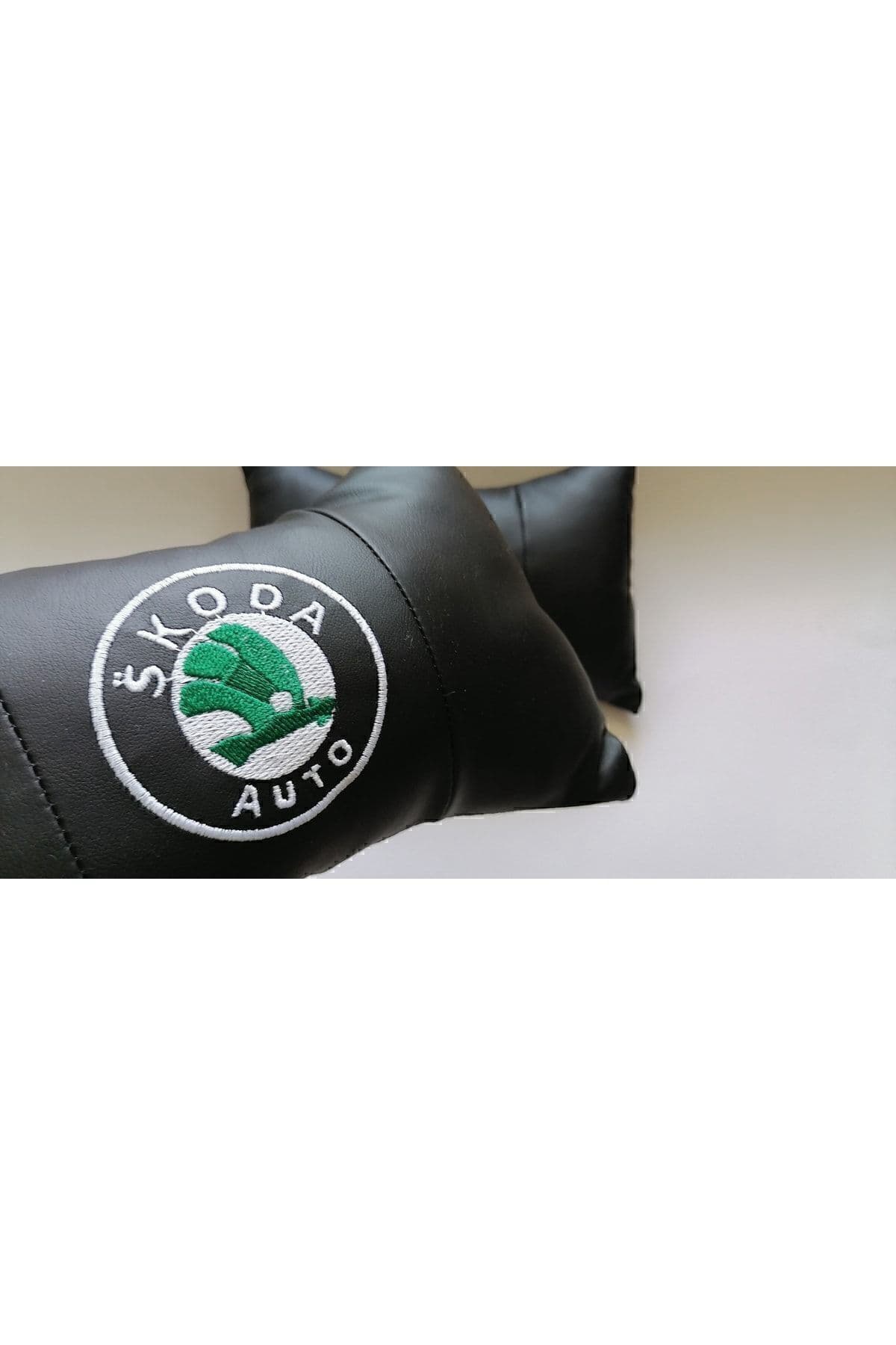 Skoda Kodiaq Superb Oto Araç Araba Ofis Bel Destek Koltuk Boyun Yastığı Vinil Deri Nakış Işlemeli