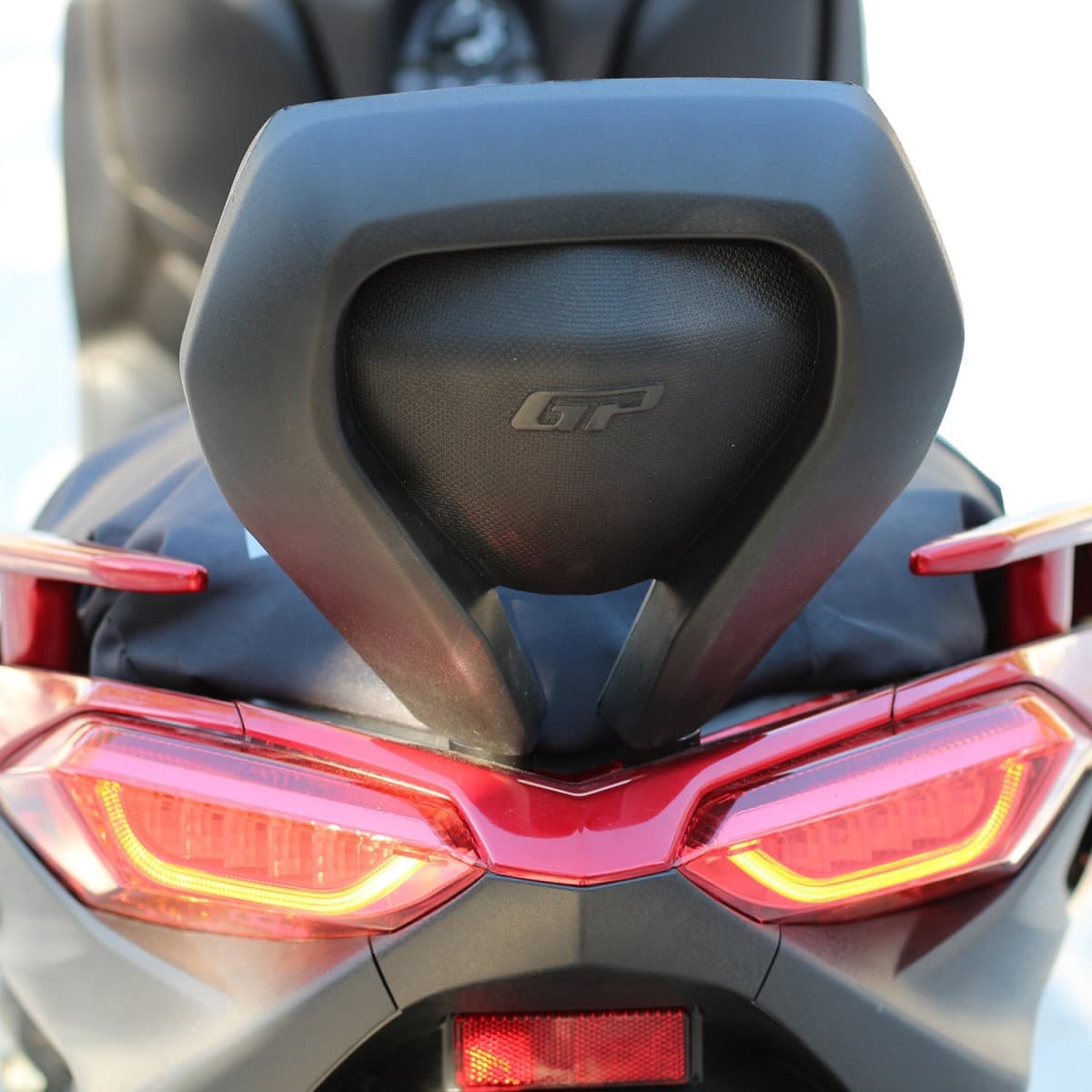 Gp Kompozit Yolcu Sırtlığı Sissy Bar Yamaha Xmax 250 300 2018-2022